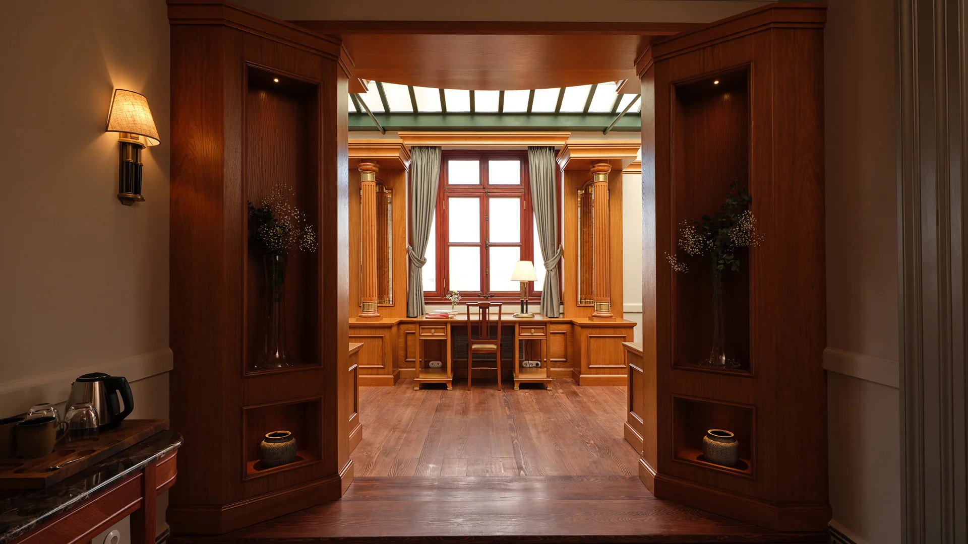 Lei Restaurant & Bar