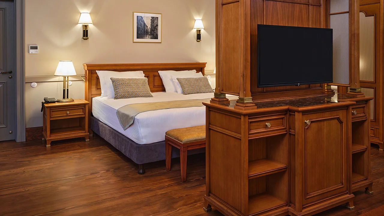 Lei Restaurant & Bar